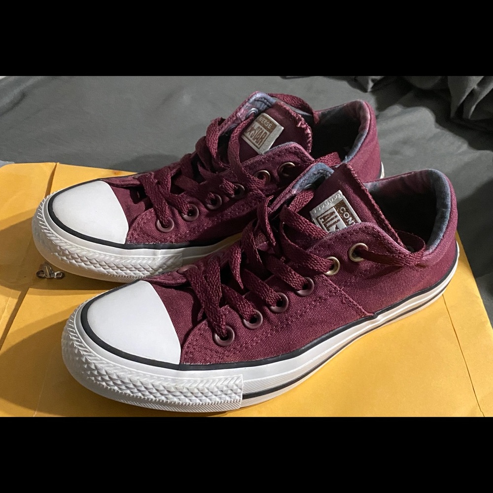 Like new Women’s size 7 Converse